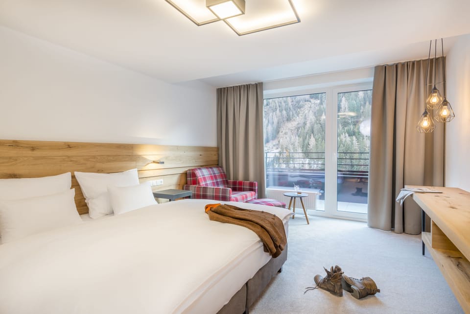 Double Room, Mountain View | In-room safe, desk, soundproofing, free WiFi