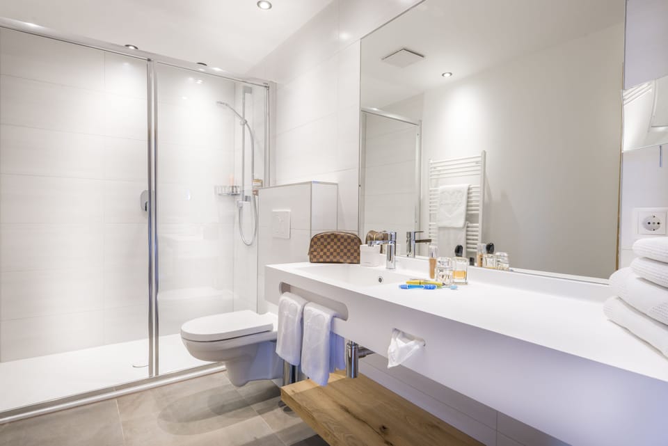 Double Room, Mountain View | Bathroom | Free toiletries, hair dryer, towels