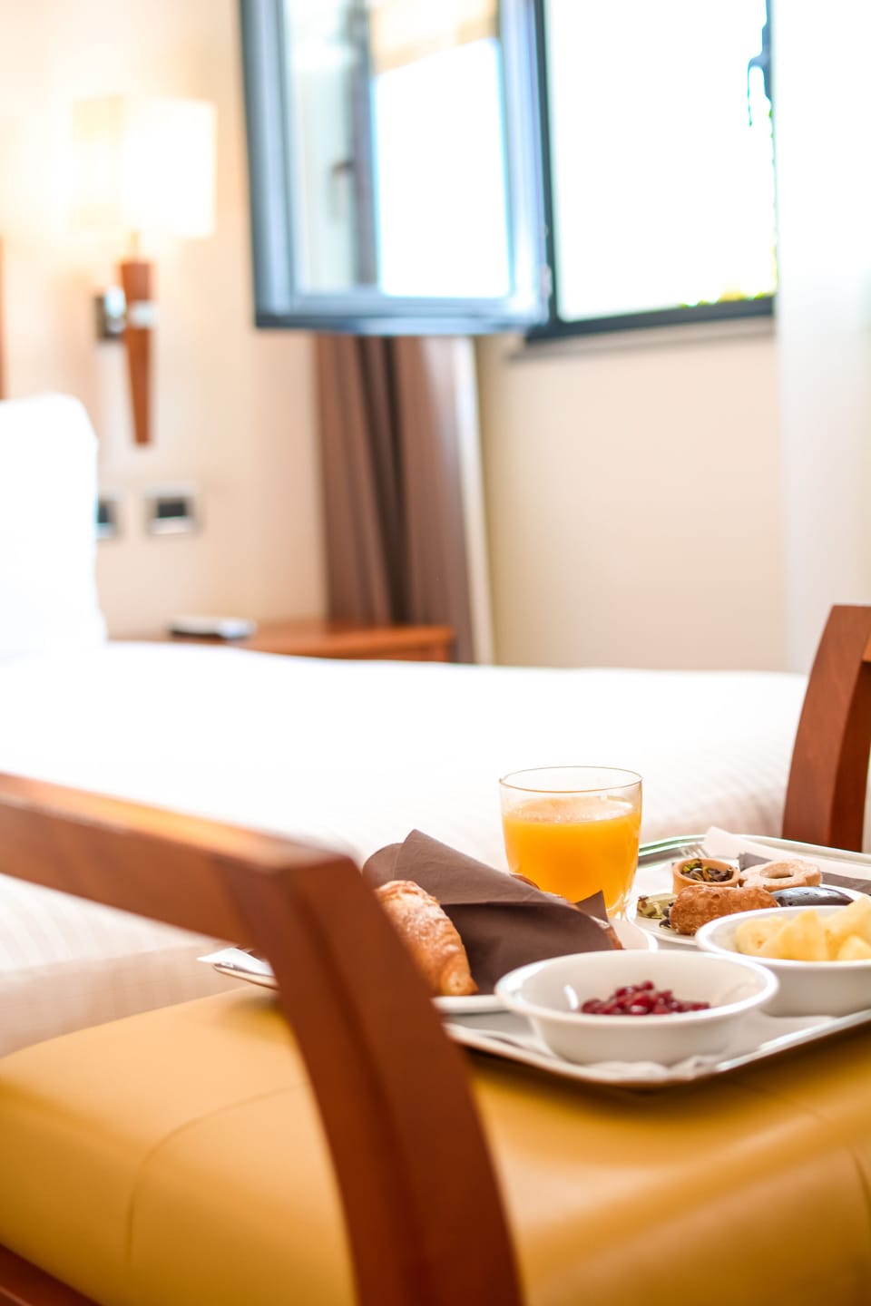 Classic Room | Minibar, in-room safe, desk, blackout drapes