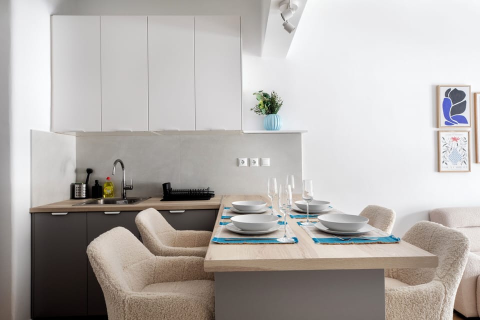 Apartment, 1 Bedroom, Kitchen, City View | In-room dining