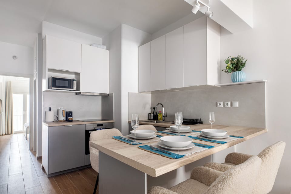 Apartment, 1 Bedroom, Kitchen, City View | In-room dining