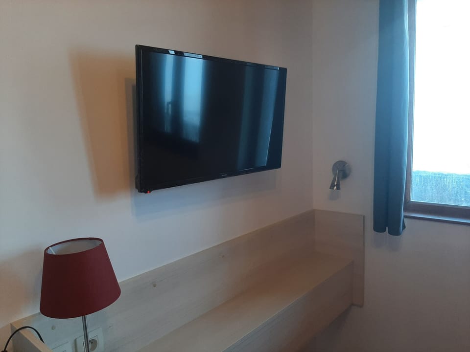 Comfort Double Room, Valley View | In-room safe, desk, free WiFi