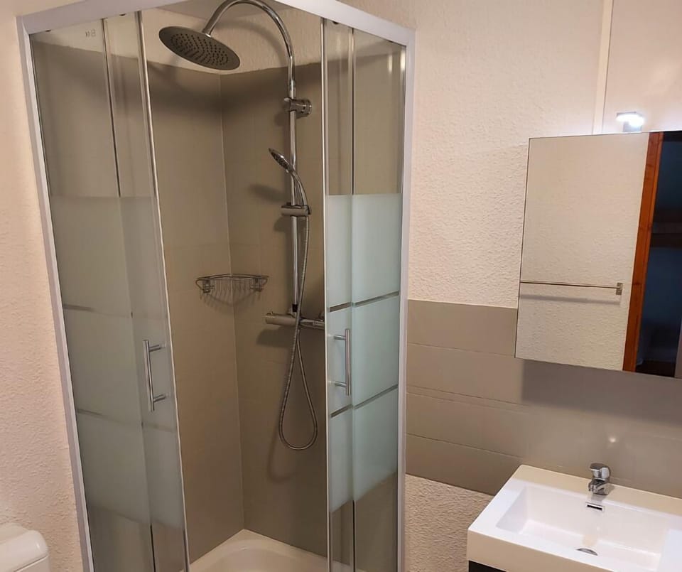 Shower, towels, soap, shampoo