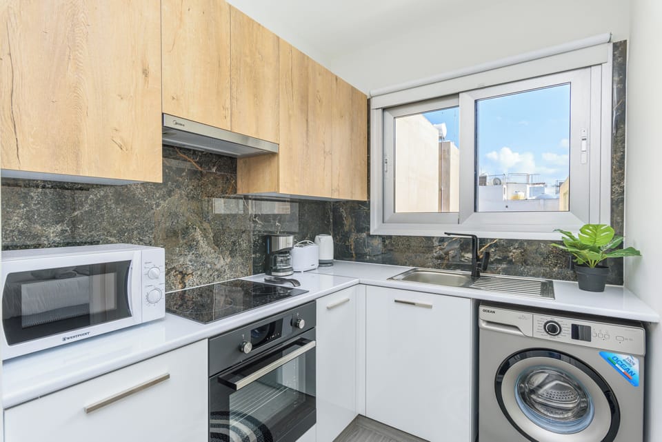 Apartment, City View | Private kitchen | Espresso maker, coffee/tea maker, full-size fridge, microwave