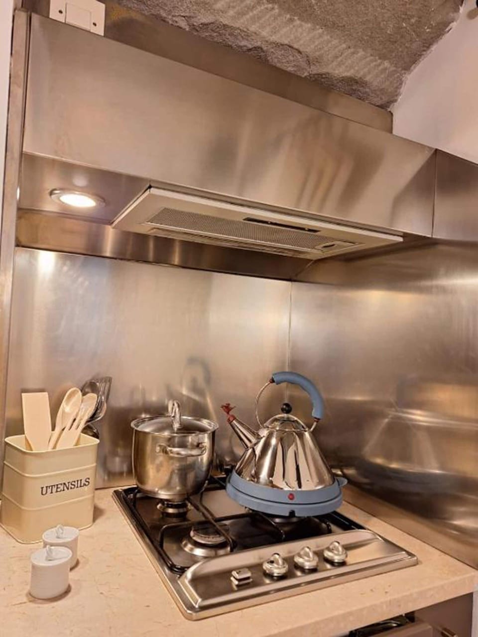 Electric kettle, toaster
