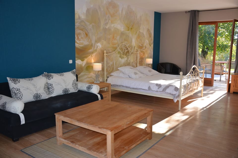 Executive Suite, Park View (La Zen) | Desk, blackout drapes, soundproofing, WiFi (free)