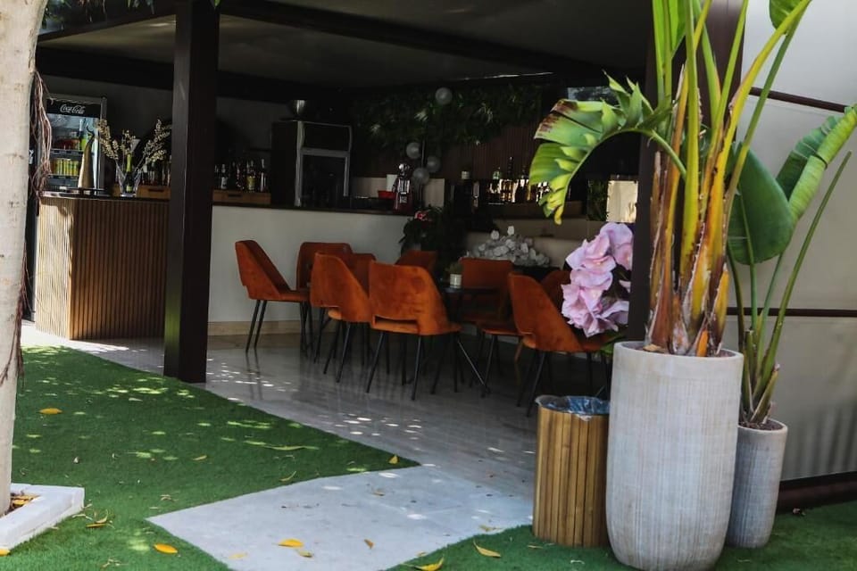 Poolside bar