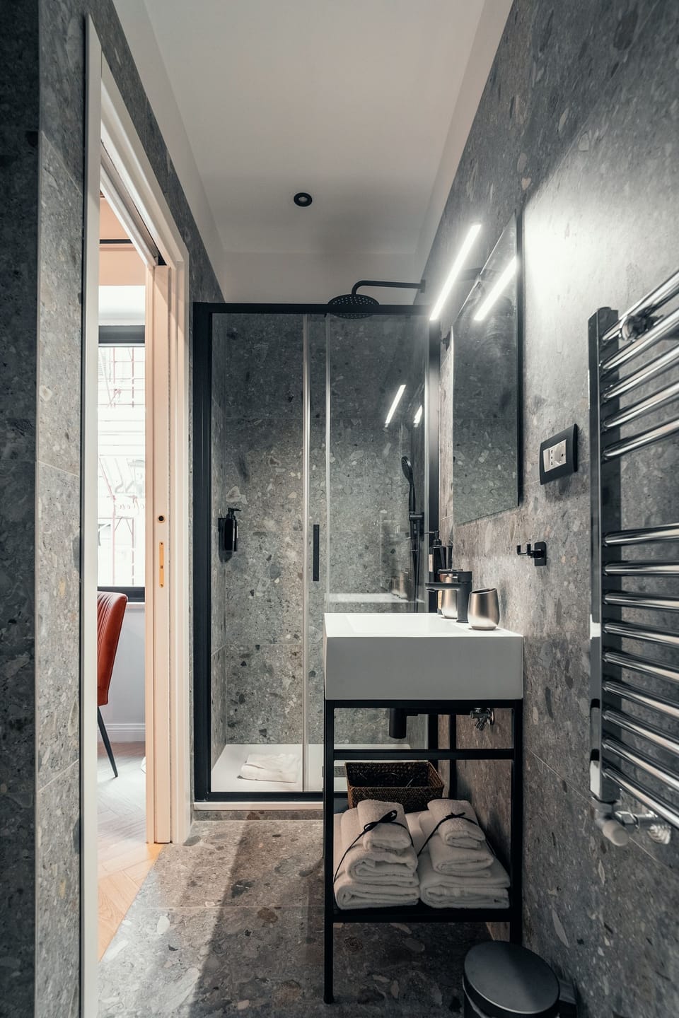 Deluxe Triple Room | Bathroom | Shower, hair dryer, bidet, towels