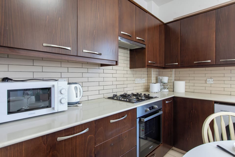 Apartment, 2 Bedrooms, City View | Private kitchen | Coffee/tea maker, full-size fridge, microwave, oven