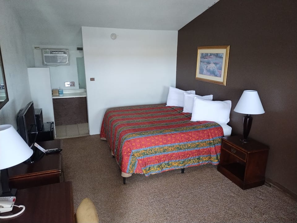 Room,1 king bed No pets allowed | Desk, iron/ironing board, bed sheets