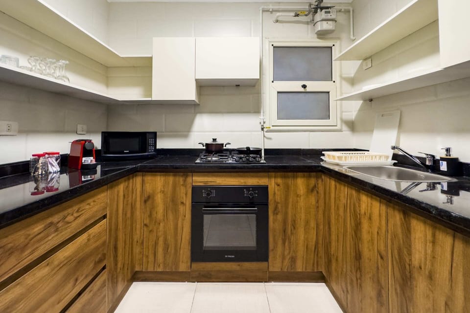 Basic Apartment | Private kitchen | Fridge, microwave, oven, stovetop