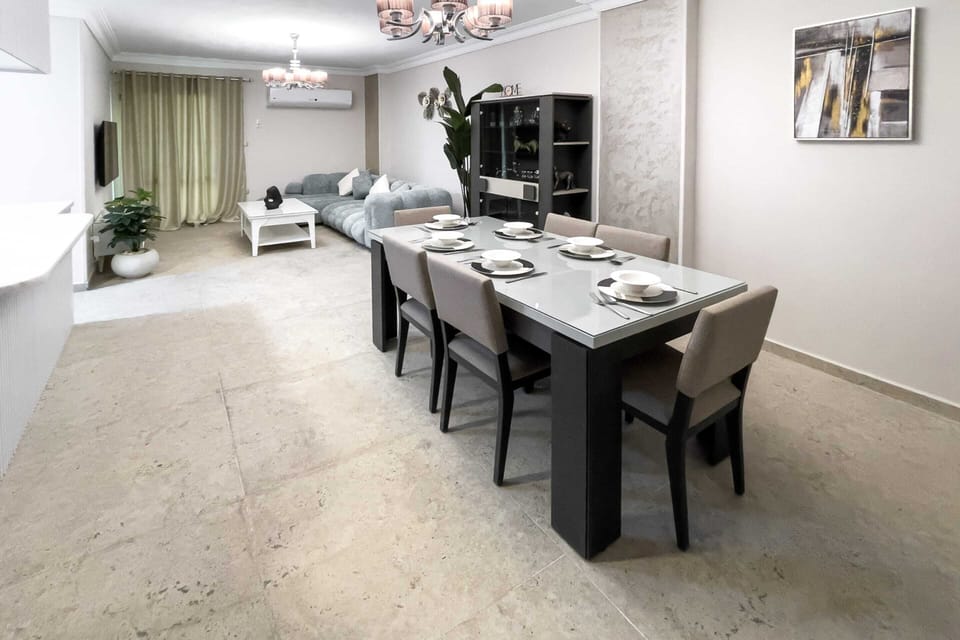 Basic Apartment | Dining