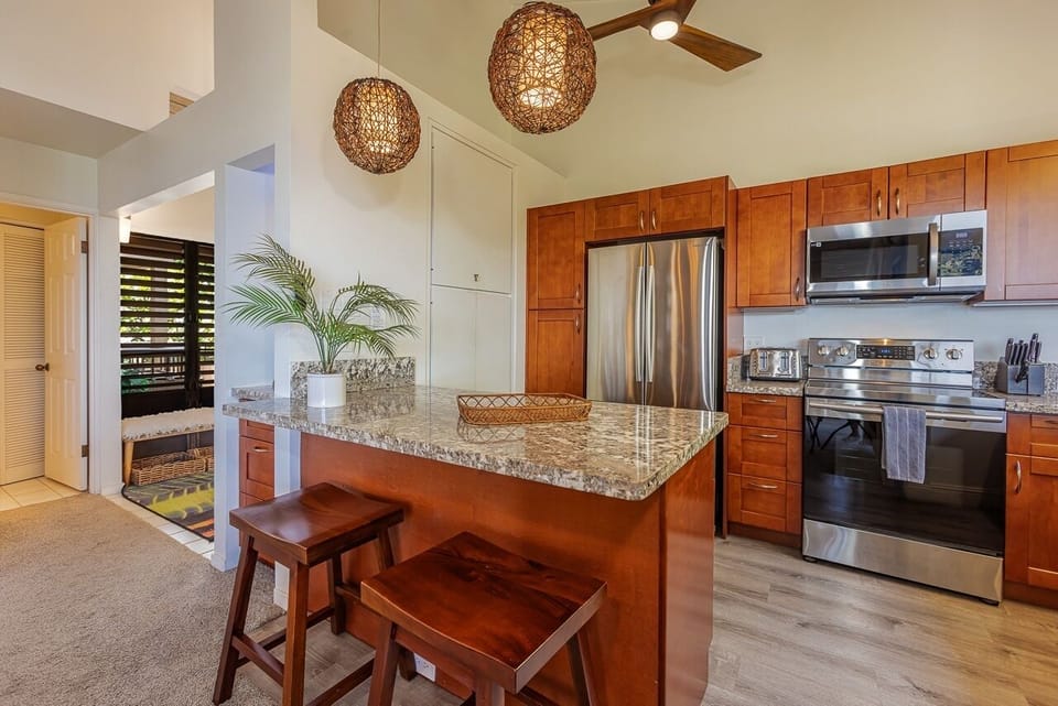 Condo, 1 Bedroom | Private kitchen | Fridge, oven, coffee/tea maker, toaster