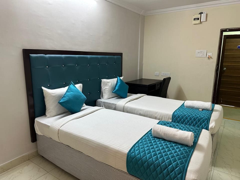 Deluxe Double Room, City View | Desk, free WiFi