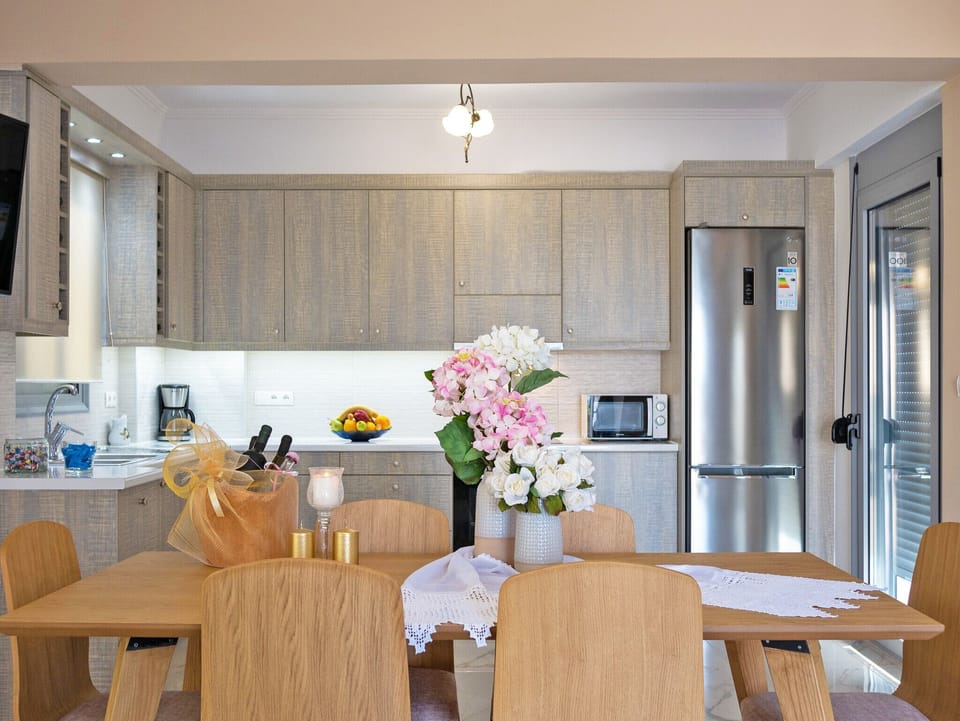 Villa, 3 Bedrooms, Smoking, Private Pool | In-room dining
