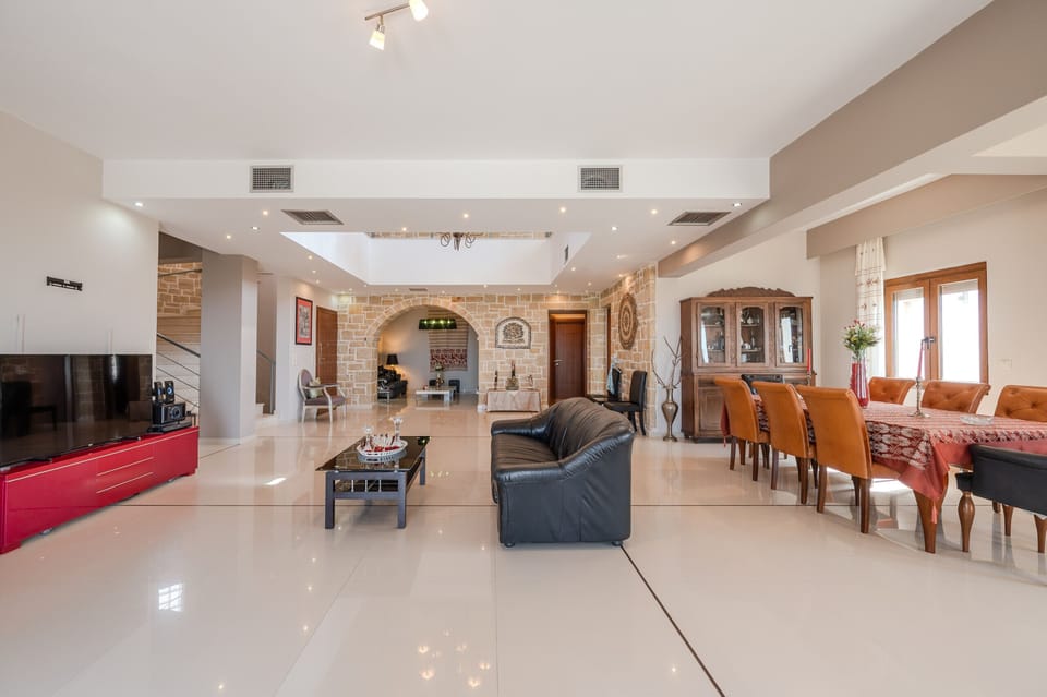 Villa, 4 Bedrooms, Smoking, Private Pool | Living room | Offices