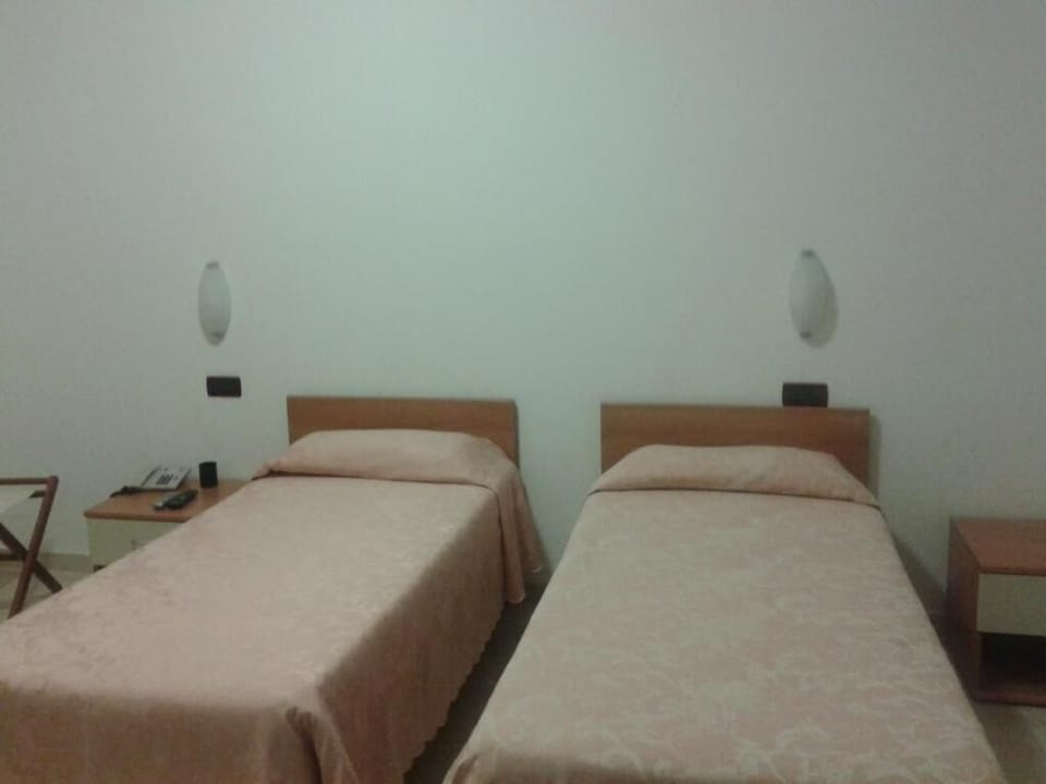 Double or Twin Room | Free WiFi