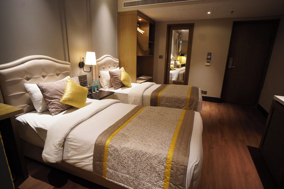 Premium Room | Minibar, in-room safe, desk, soundproofing