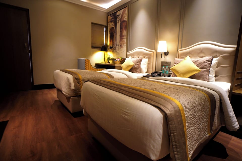Premium Room | Minibar, in-room safe, desk, soundproofing