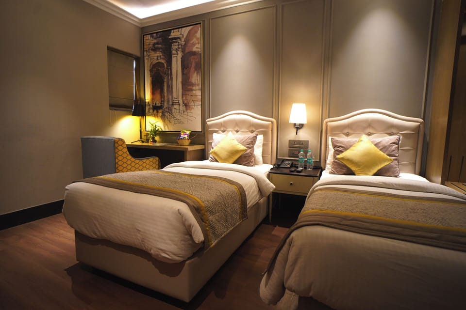 Premium Room | Minibar, in-room safe, desk, soundproofing