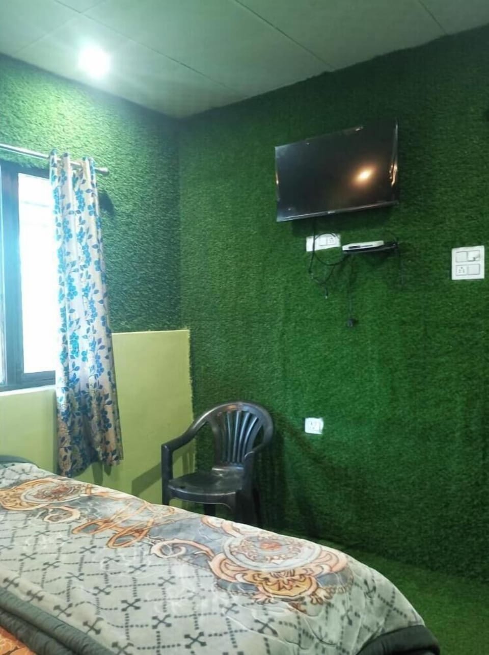 Deluxe Double Room, 1 Double Bed, Balcony, Mountain View | Free WiFi