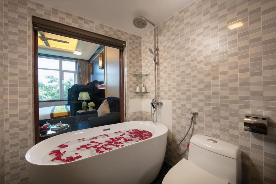 Junior Double Room, Courtyard View | Bathroom | Shower, free toiletries, hair dryer, bathrobes