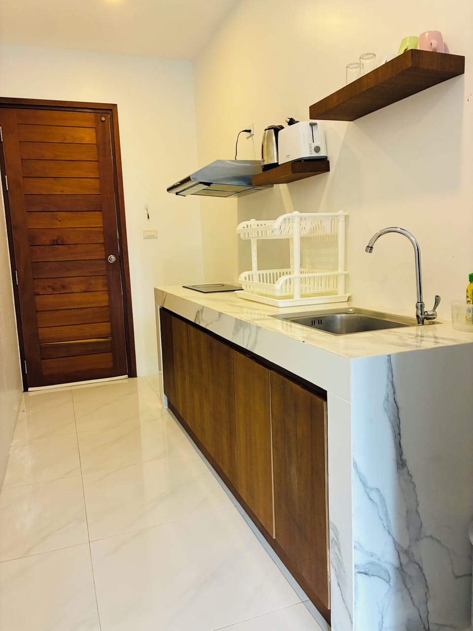 Luxury Apartment, Mountain View | Private kitchen | Fridge, microwave, stovetop, cookware/dishes/utensils