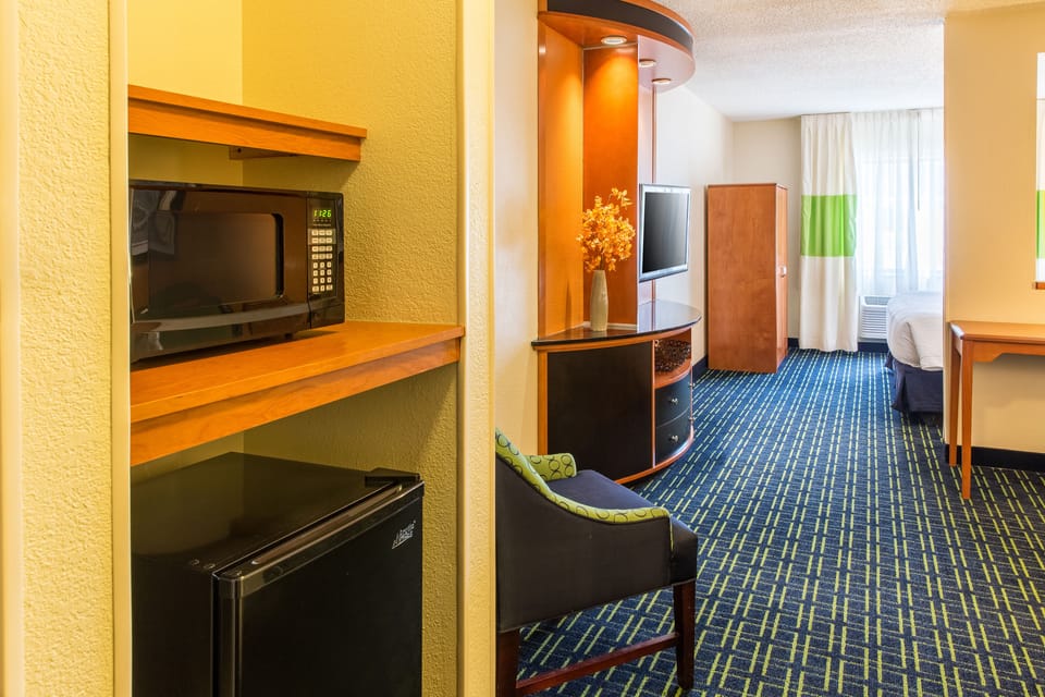 In-room safe, desk, iron/ironing board, free WiFi