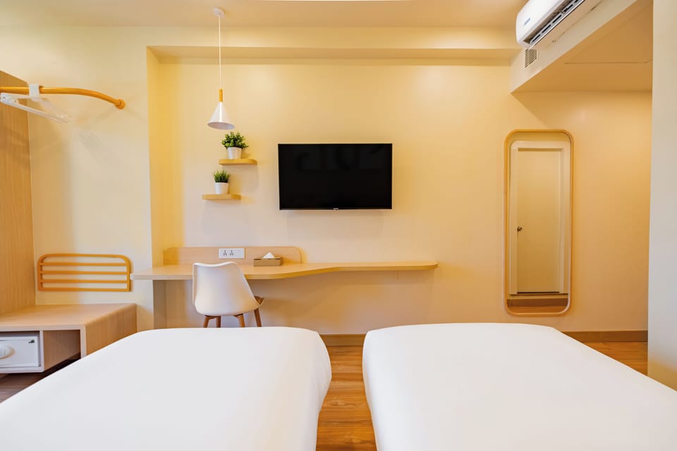 Executive Twin Room | In-room safe, desk, laptop workspace, iron/ironing board
