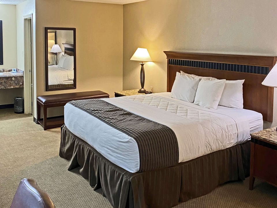 Egyptian cotton sheets, premium bedding, down comforters, pillowtop beds