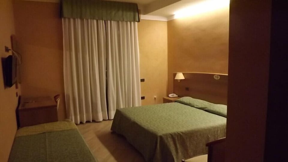 Minibar, in-room safe, soundproofing, free cribs/infant beds