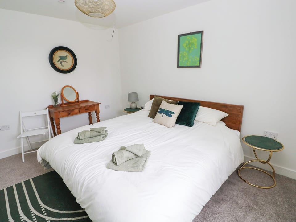 5 bedrooms, WiFi (free), individually decorated, individually furnished