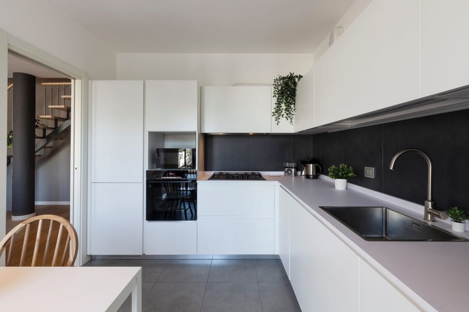Deluxe Duplex, City View | Private kitchen | Full-size fridge, microwave, oven, stovetop