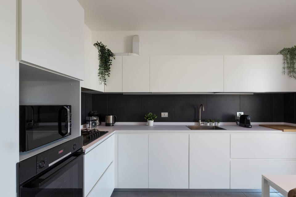 Deluxe Duplex, City View | Private kitchen | Full-size fridge, microwave, oven, stovetop