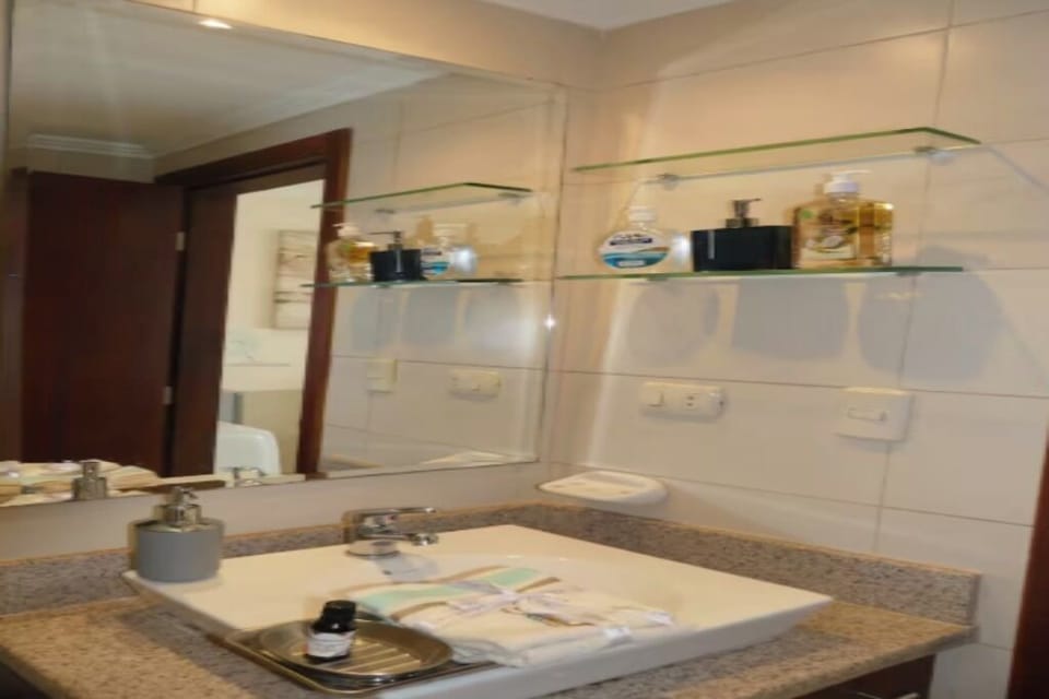 Deluxe Suite, River View | Bathroom | Towels, soap, shampoo, toilet paper