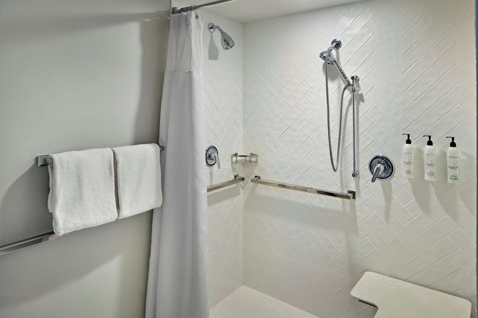 Studio, 1 Queen Bed with Sofa bed | Bathroom | Combined shower/tub, hair dryer, towels
