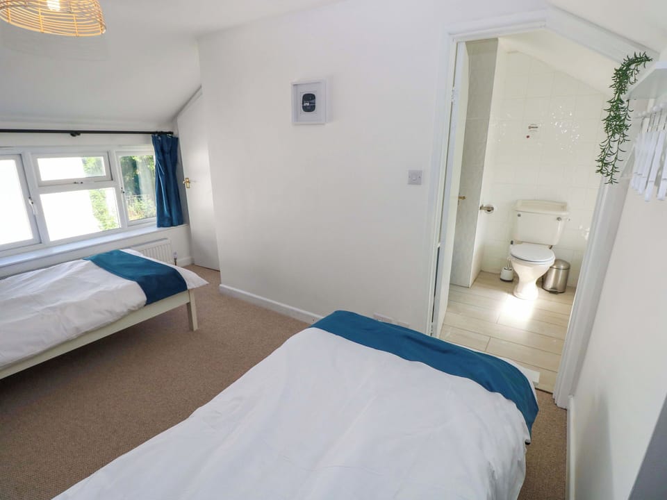 2 bedrooms, individually decorated, individually furnished, free WiFi