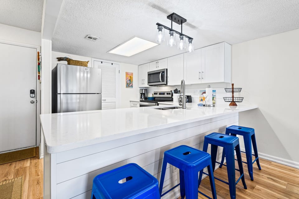 Condo, Multiple Beds, Balcony, Ocean View (Pinnacle Port B2306) | Private kitchen | Fridge, microwave, oven, stovetop