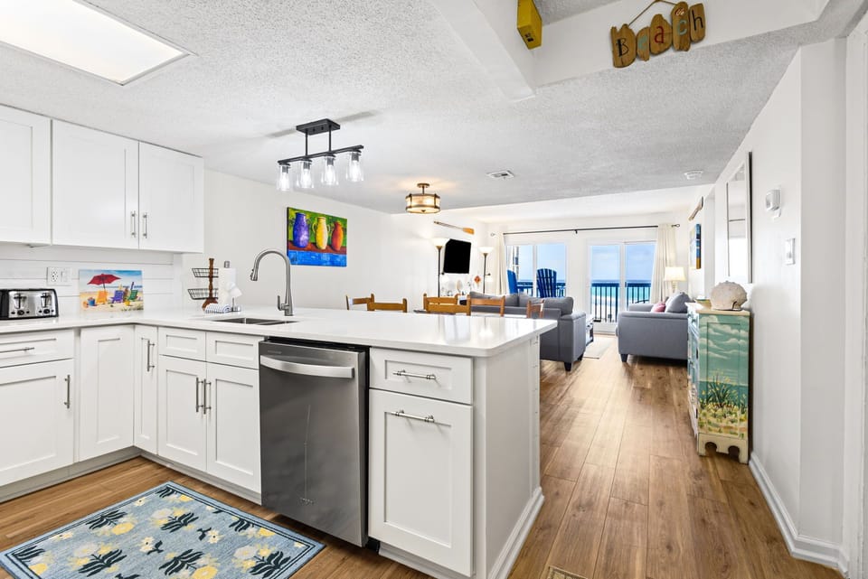 Condo, Multiple Beds, Balcony, Ocean View (Pinnacle Port B2306) | Private kitchen | Fridge, microwave, oven, stovetop