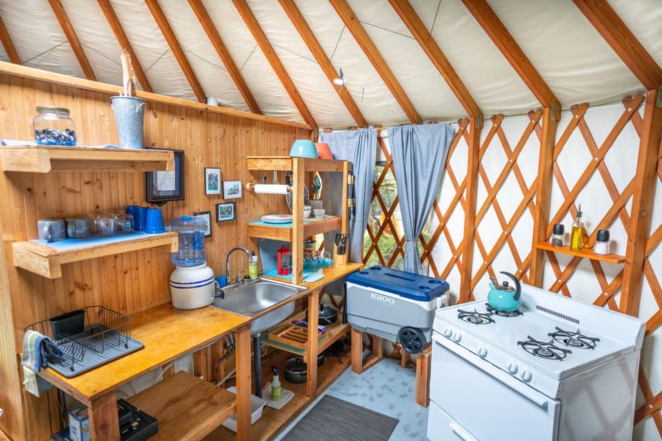 Cabin, Multiple Beds, Ocean View, Oceanfront | Private kitchen | Oven, stovetop, coffee/tea maker, cookware/dishes/utensils