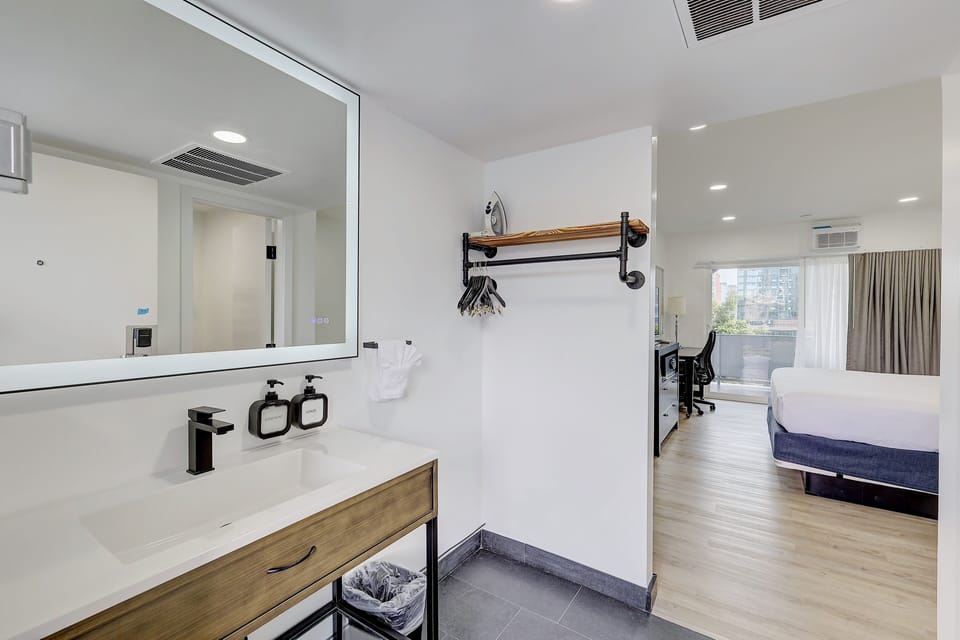 Superior Single Room, 1 King Bed, Non Smoking, City View | In-room safe, desk, laptop workspace, blackout drapes