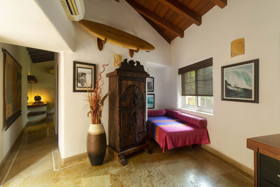 Comfort Suite | Egyptian cotton sheets, premium bedding, pillowtop beds, in-room safe