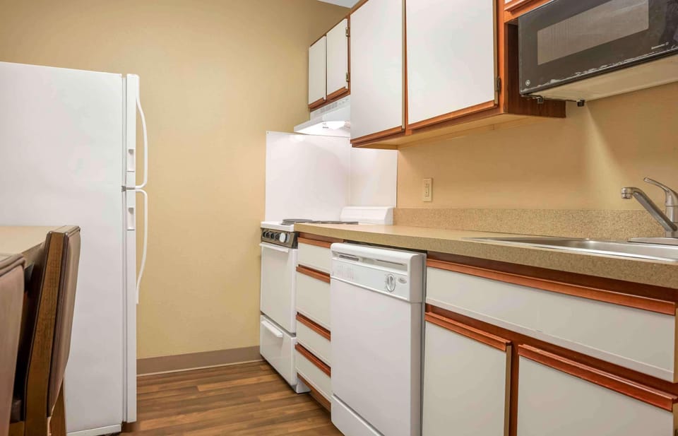 Deluxe Studio, 1 Queen Bed with Sofa bed, Non Smoking | Desk, laptop workspace, blackout drapes, iron/ironing board