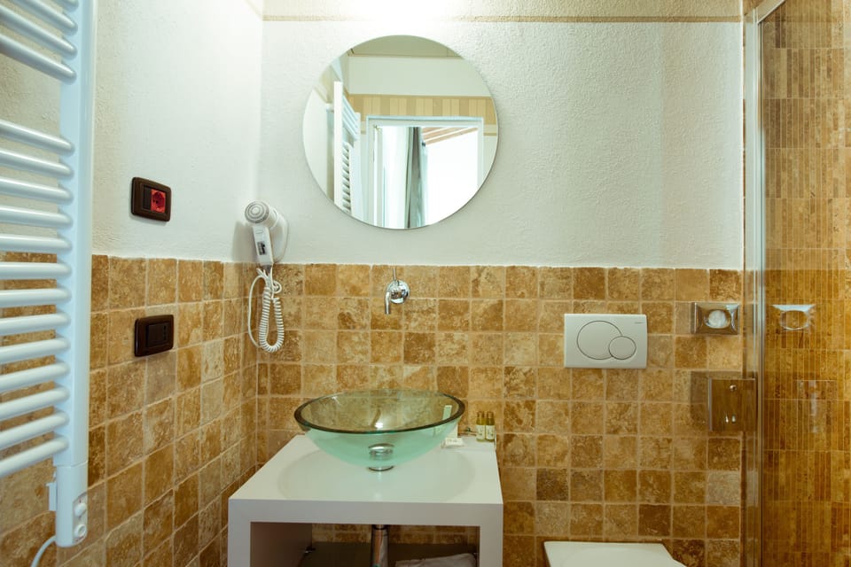 Superior Room, Private Bathroom, Garden View | Bathroom | Shower, rainfall showerhead, eco-friendly toiletries, hair dryer