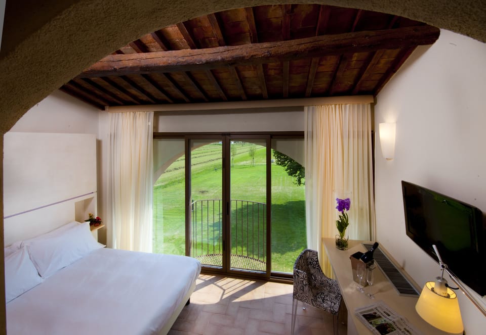 Deluxe Room, Private Bathroom, Garden View | Premium bedding, in-room safe, desk, laptop workspace