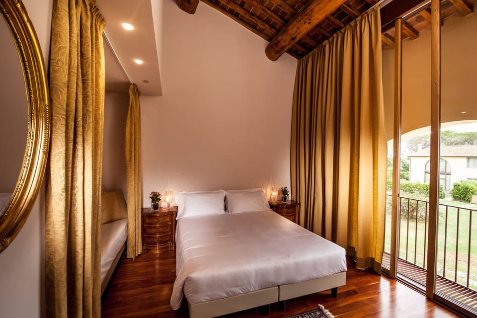 Romantic Room, 1 King Bed, Garden Area | Desk, blackout drapes, travel crib, free WiFi