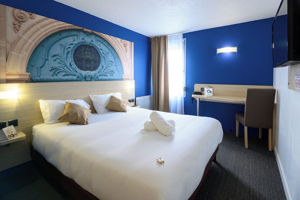 Individually decorated, desk, laptop workspace, free WiFi