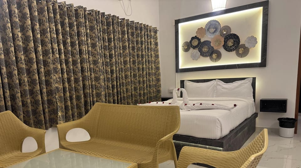 Family Room, 1 Bedroom | Laptop workspace, WiFi (free), individually decorated
