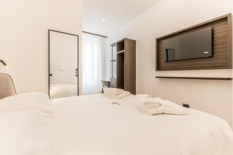 Superior Room | In-room safe, desk, laptop workspace, blackout drapes