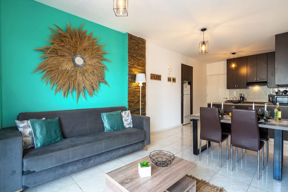Apartment, 2 Bedrooms, Kitchen, City View | Living room | 42-inch Smart TV with digital channels